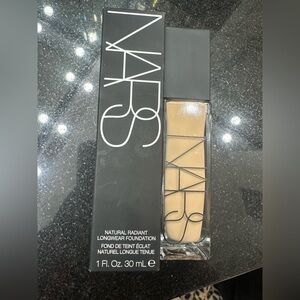 NARS Natural Radiant Longwear Foundation Fiji
